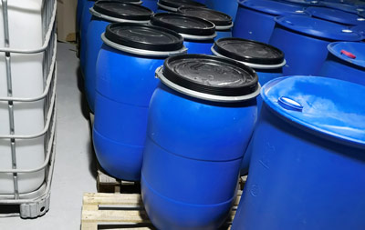 Mengapa cat pelapis batu saya berubah menjadi putih?